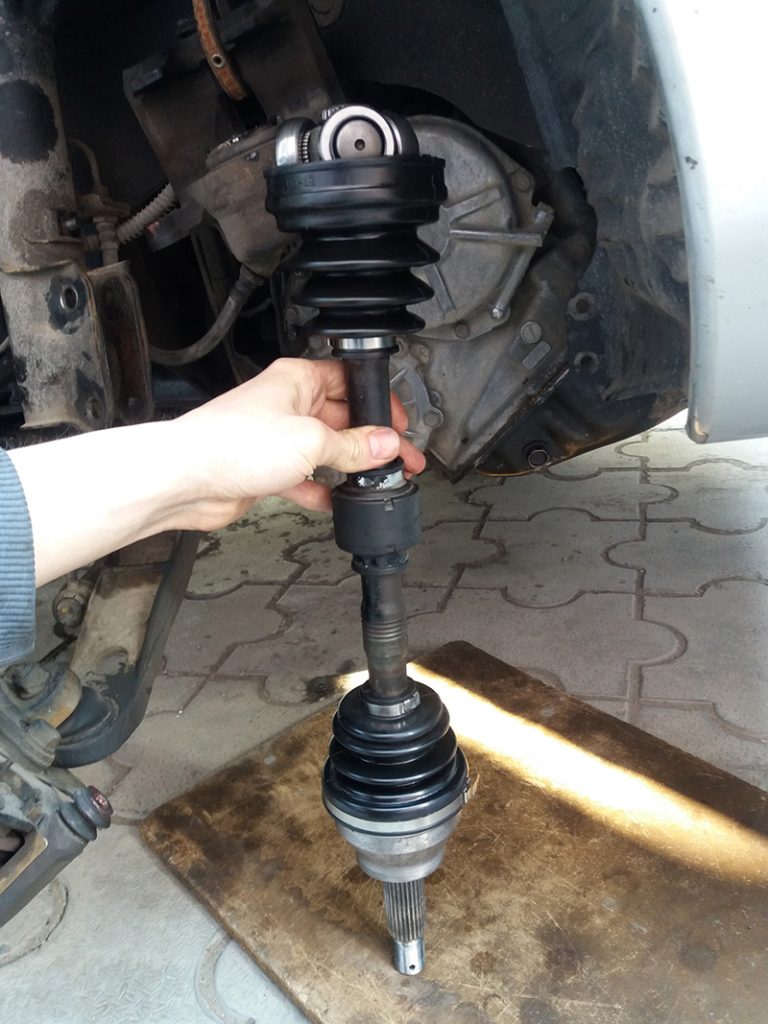 Как поменять пыльник на гранате