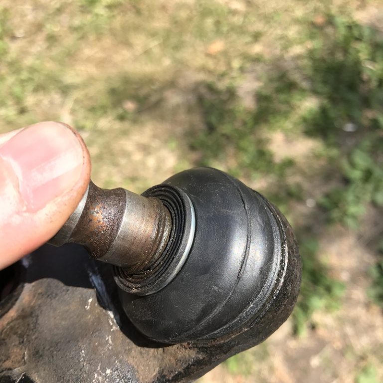 Как поменять пыльник шаровой опоры