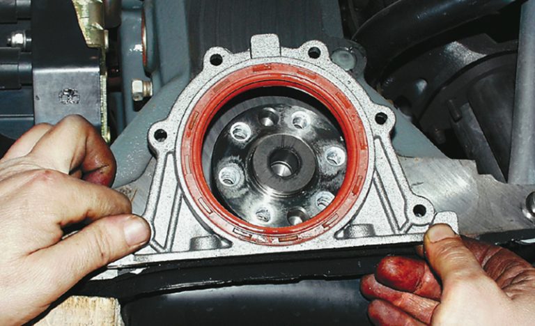Как поменять сальник коленвала
