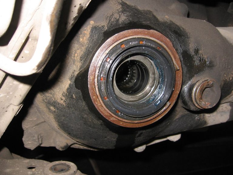 Как поменять сальник шруса